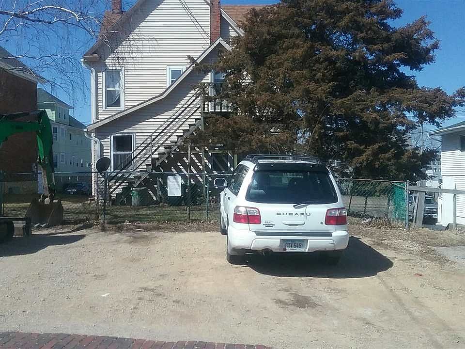2nd image of 850 Nevada St