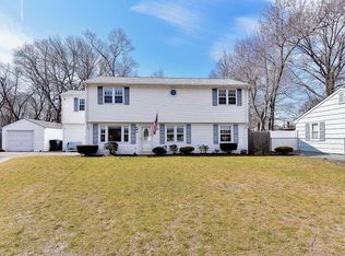 60 Star St, Warwick, RI 02888