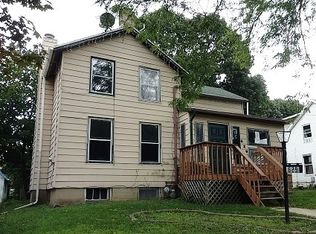 629 W Clark, Freeport, IL 61032