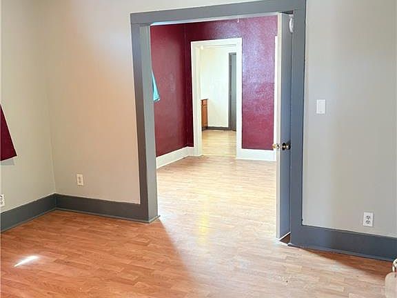 2nd image of 433/435 S 5th St