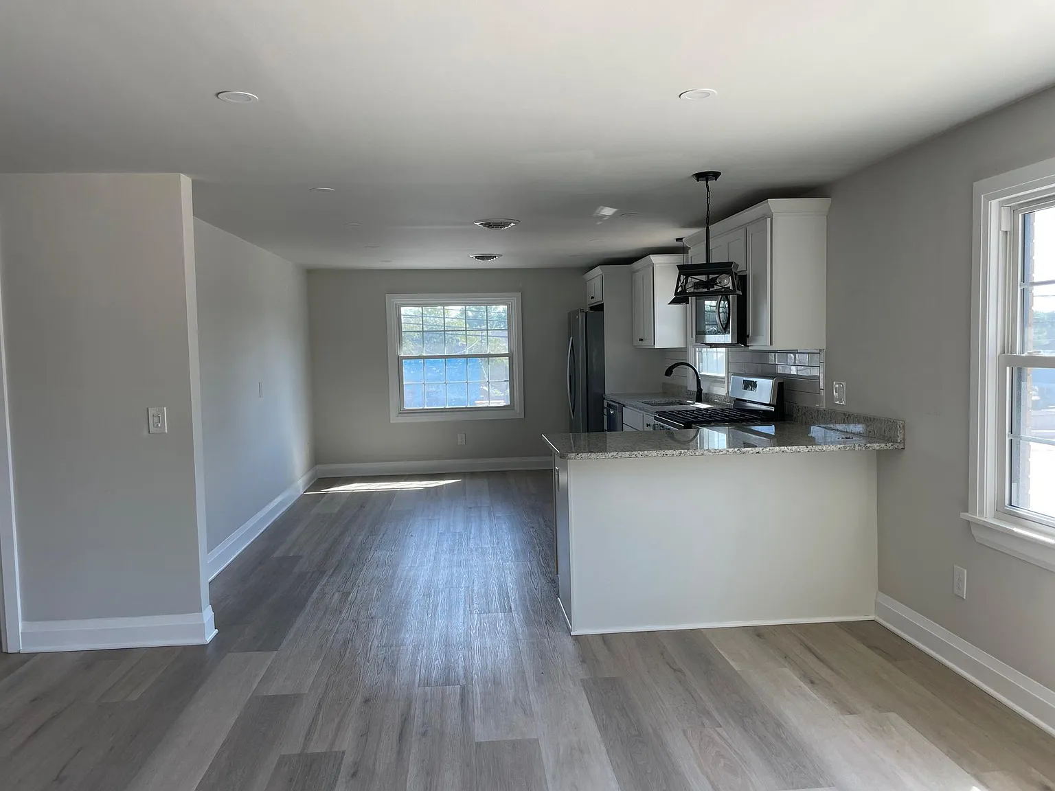 2 bed, 1000 sqft, $1,700 — Photo 2