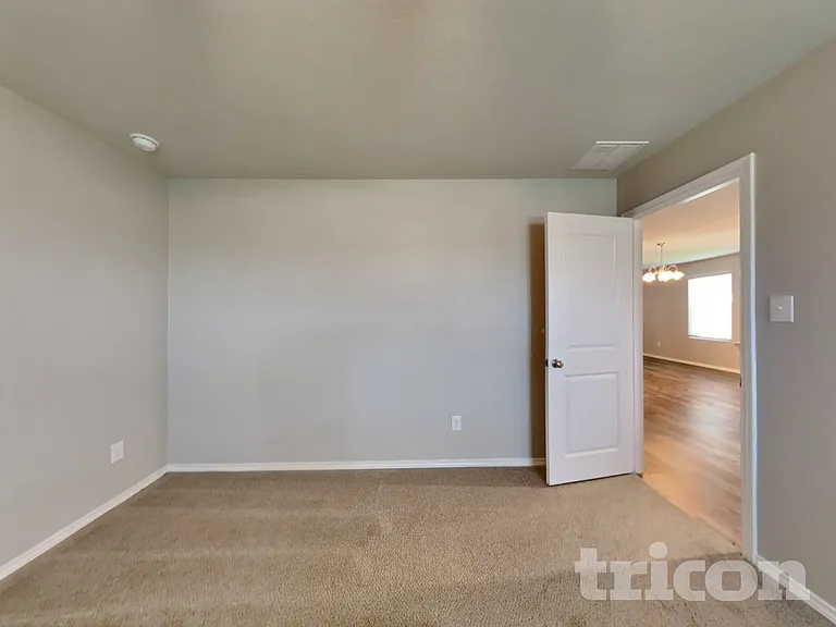 5306 Everett Loop — Photo 7