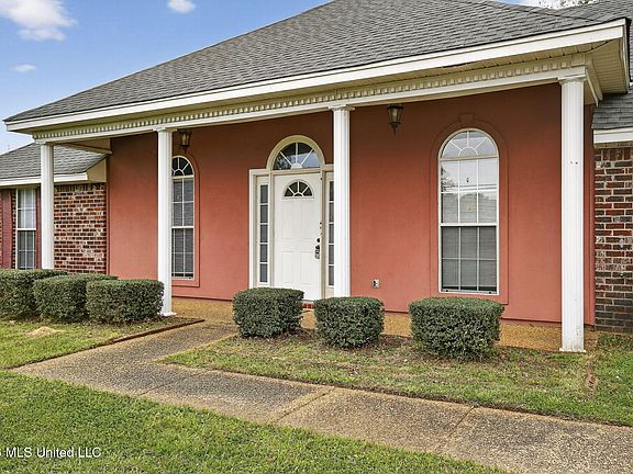 5th image of 610 Ridge Pl