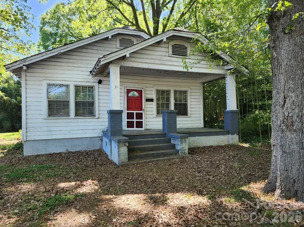 209 W 1st St, Lowell, NC 28098