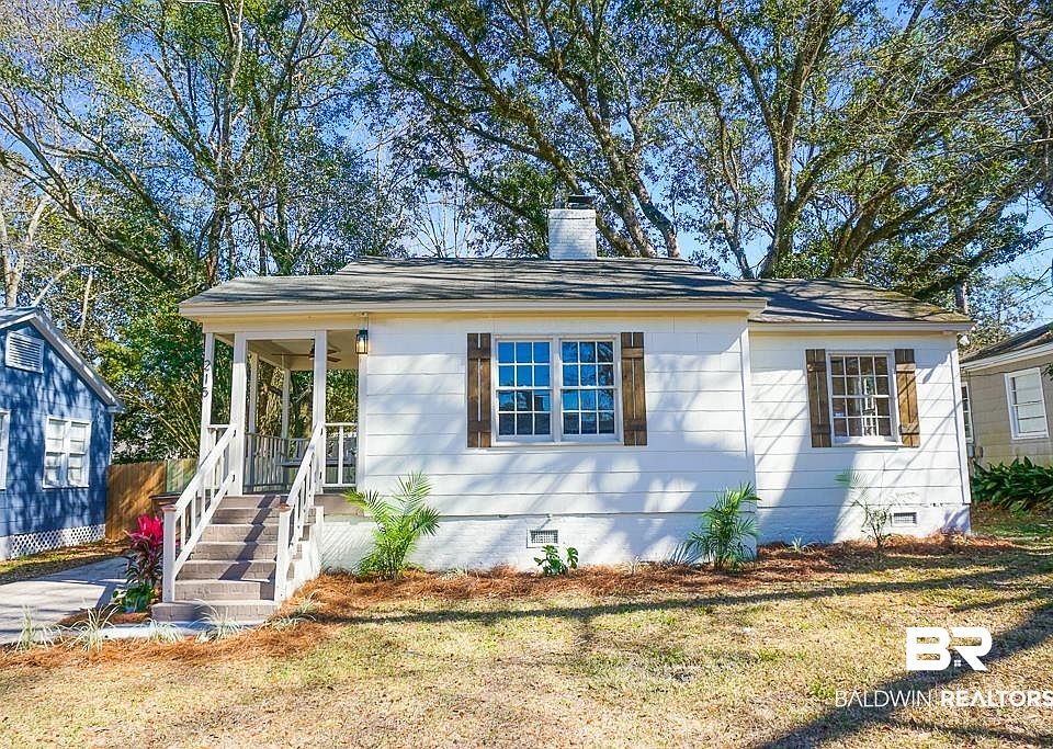 1st image of 215 Pinehill Dr
