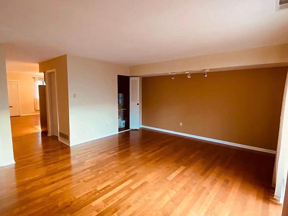 5th image of 826 N 26th St #1