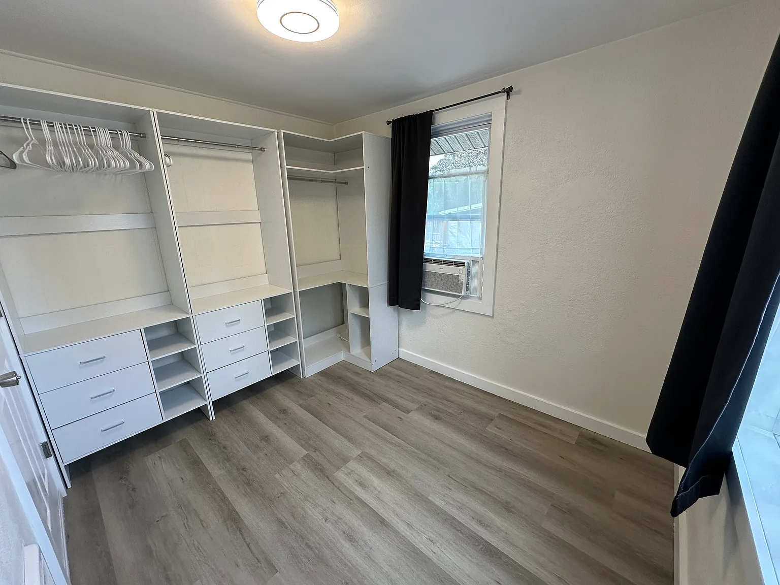 2 bed, 685 sqft, $1,900 — Photo 4