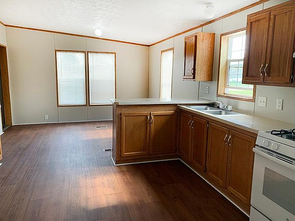 3rd image of 4070 Green Briar Blvd #21
