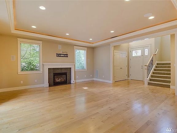 cozy fireplace and easy pluggable cables for TV