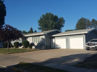 700 21st St NW, Minot, ND 58703