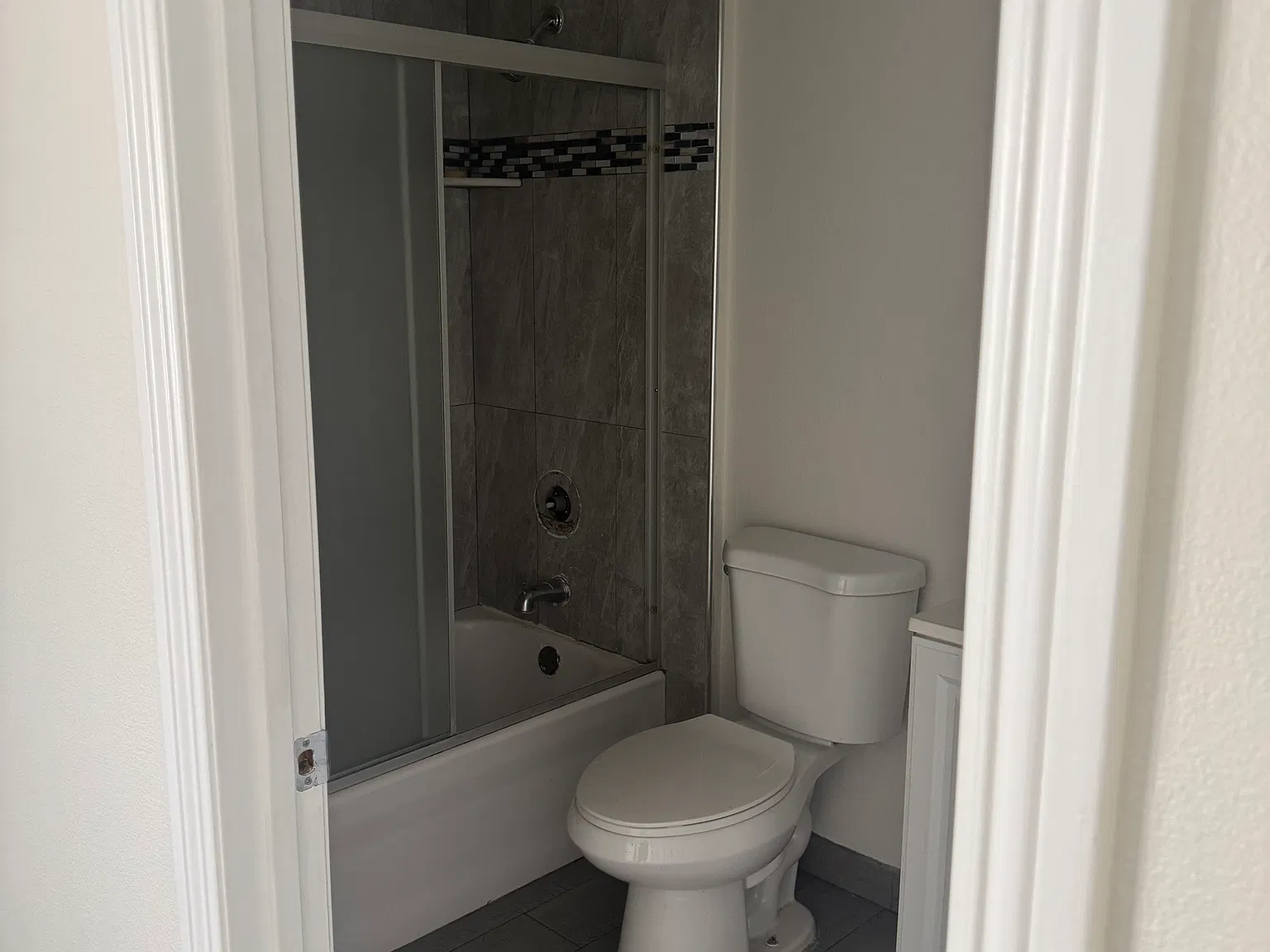 4 bed, 1600 sqft, $4,400 — Photo 4