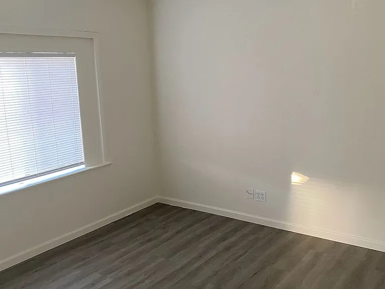 207 E Sequoia Ave — Photo 5