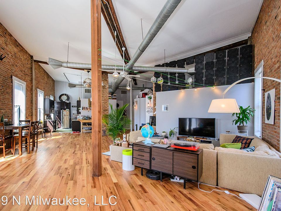 1st image of 401 N Milwaukee Ave APT 3