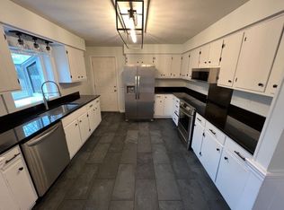 1 Parkhurst Dr, Lakeville, MA 02347