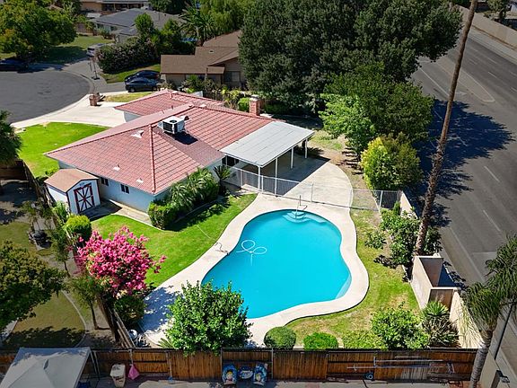 2nd image of 5301 Blake Ct