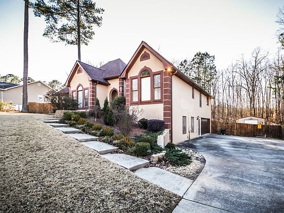 2nd image of 50 Indian Bluff Dr