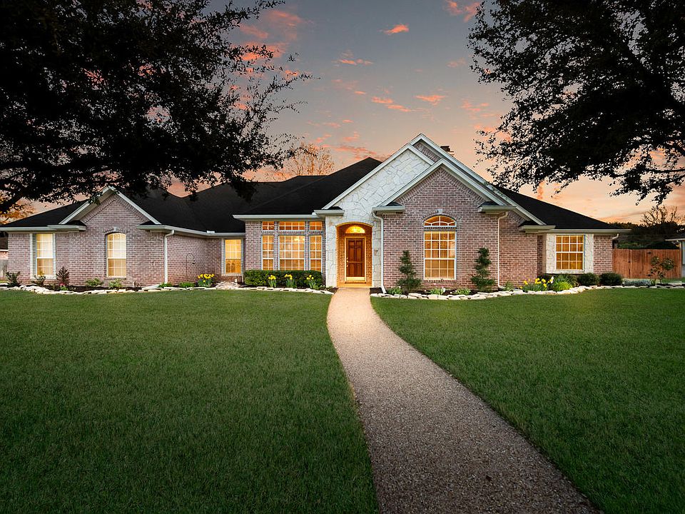 1st image of 110 Royal Springs Ln