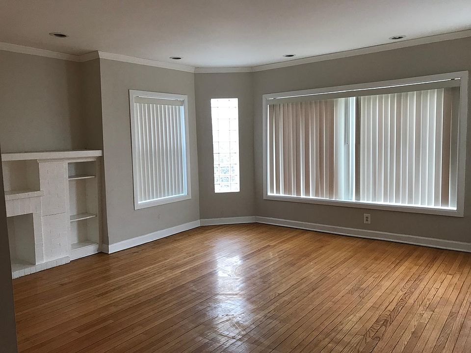 1st image of 7637 S Kingston Ave APT 1
