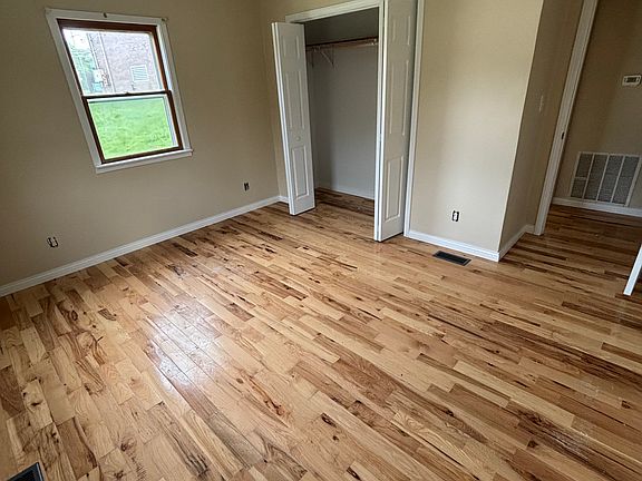4th image of 190 College St