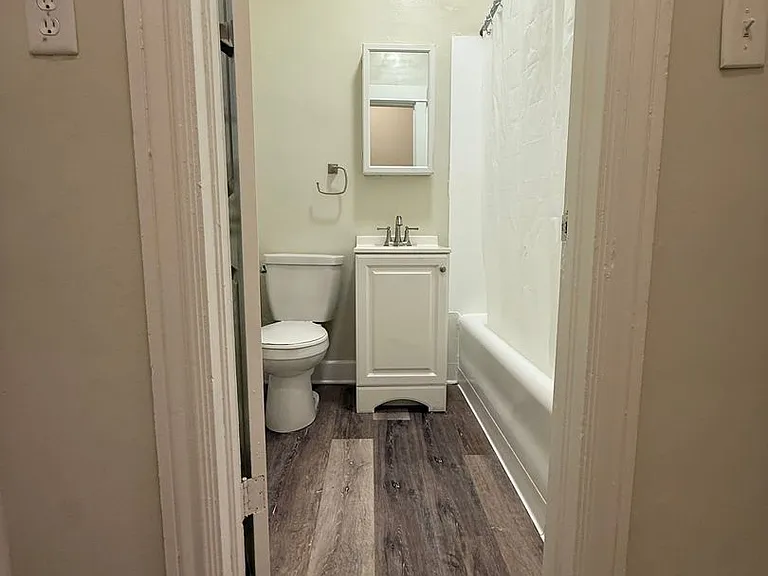 3441 W 2nd St — Photo 23