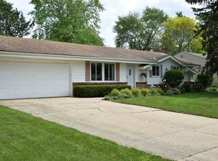 1005 Oakmont Pl, Rockford, IL 61107