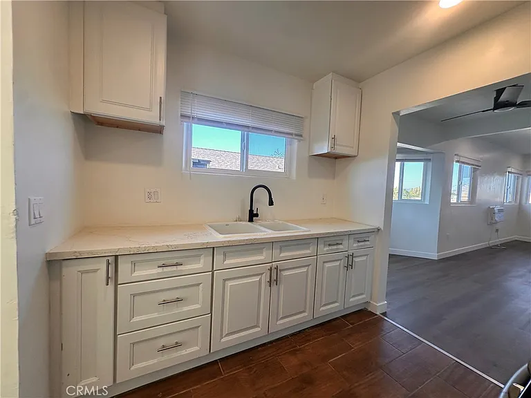 314 Wilshire Pl — Photo 19