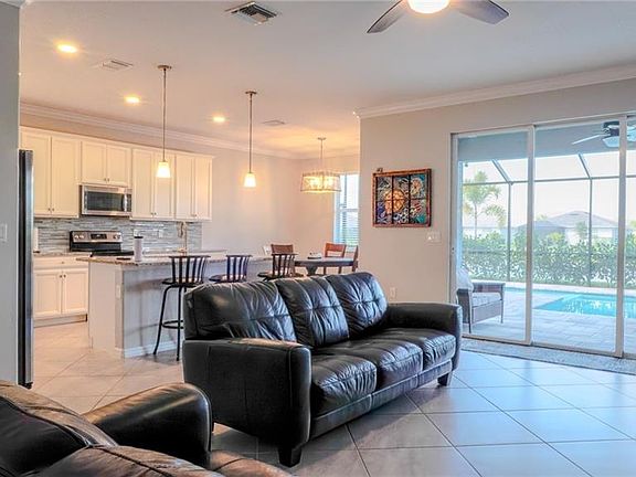 5th image of 2429 Fallglo ST