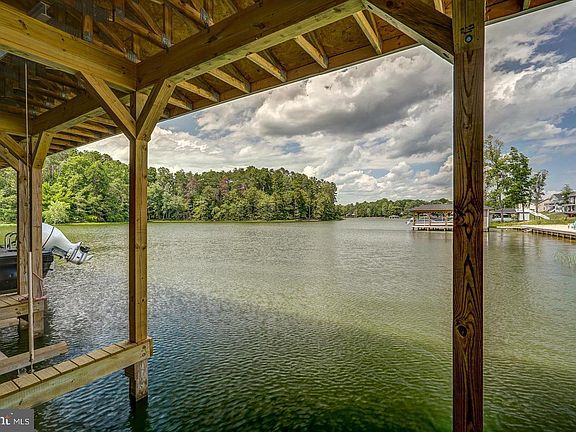 5th image of 1079 Alma Gaynelle Dr