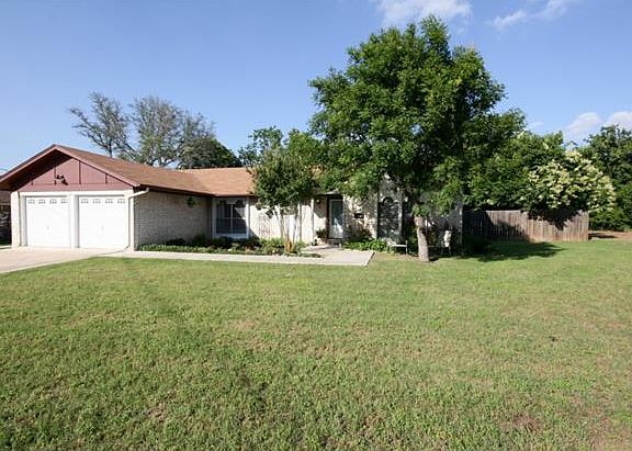 2nd image of 2406 Versailles Dr