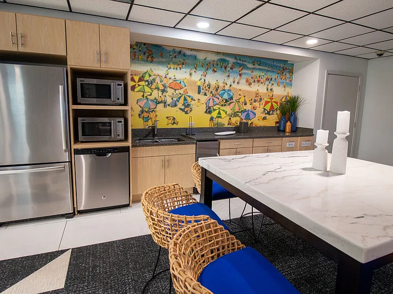 Mayflower Apartments — Photo 16
