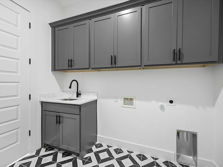 2057 Glenhollow Dr — Photo 8