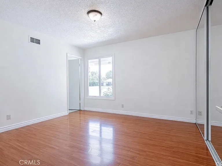 24033 Welby Way — Photo 17