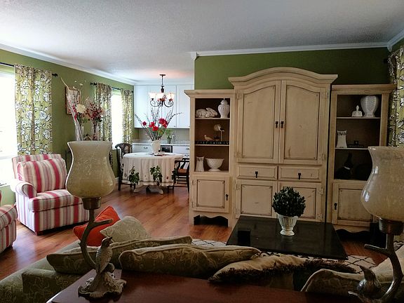 LIKE THE DECOR?IT'S INCLUDED
