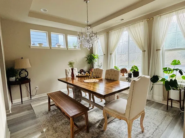 18811 Village Pkwy E, Bonney Lake, WA 98391