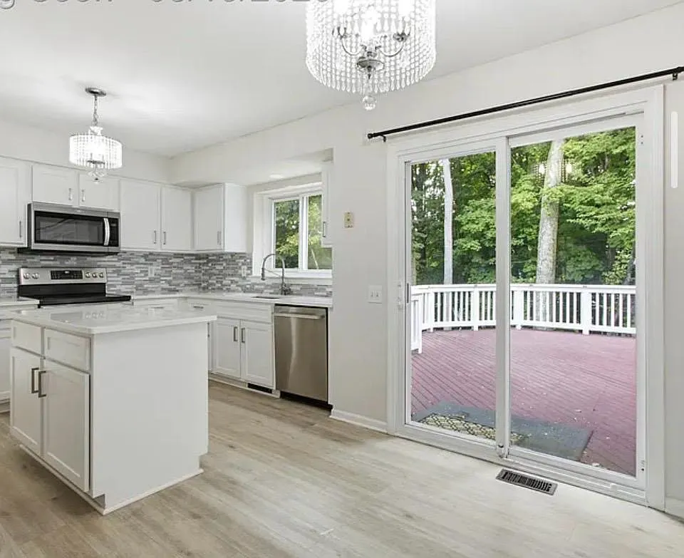 4 bed, 2986 sqft, $2,999 — Photo 3