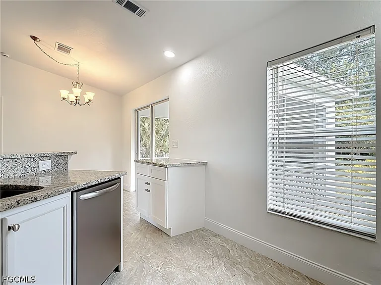 18522 Robinson Ave — Photo 13