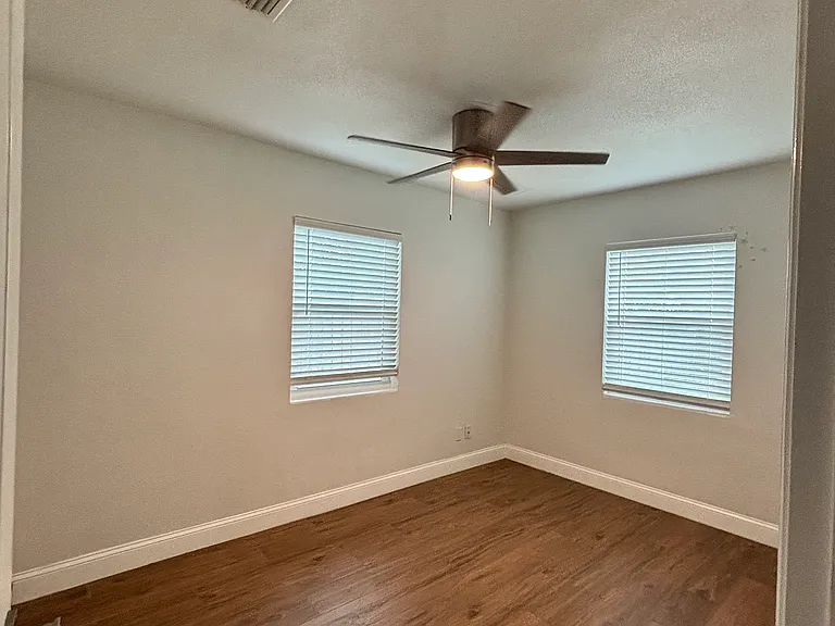 3911 W Rogers Ave — Photo 14