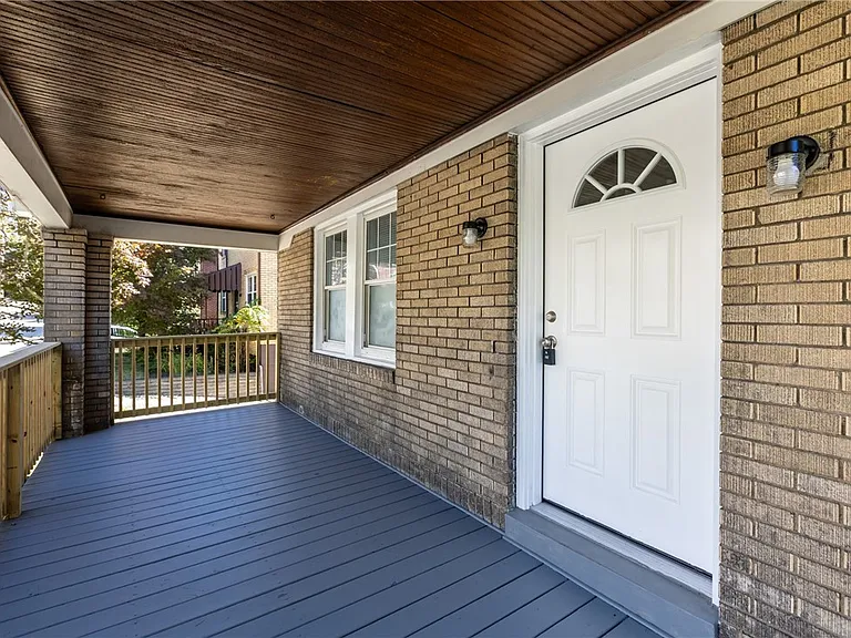 3065 Latonia Ave — Photo 2