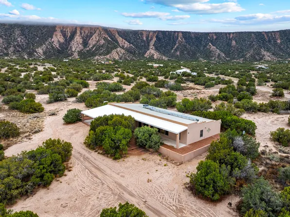 3 Cerrito De Baca Rd, Ojo Caliente, NM 87549