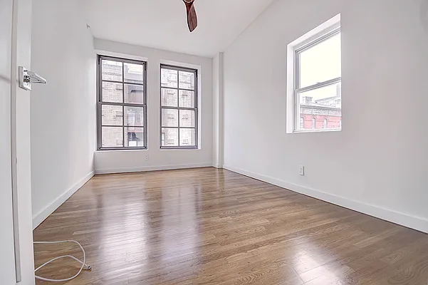 Rented by Urbane Brokerage | media 23