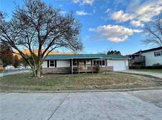 21 Pinewood Cir, Saint Albans, WV 25177