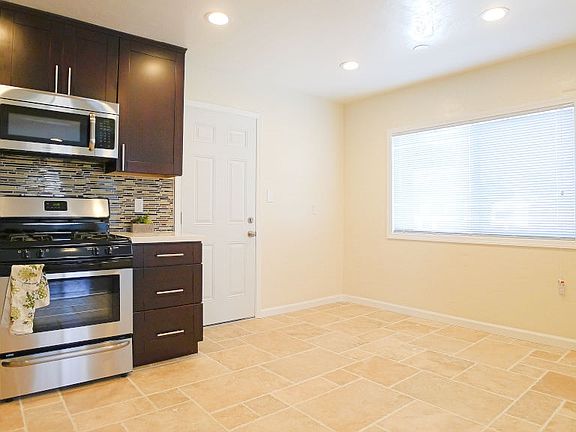 3rd image of 6557 Lemarand Ave