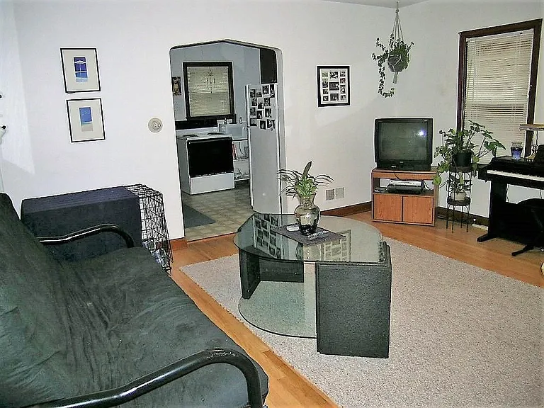 2737 Commercial Ave #1 — Photo 3