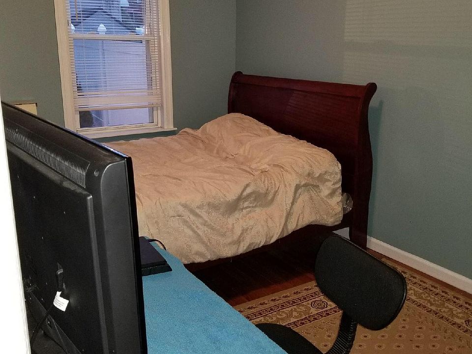 1st image of 295 Hollywood Ave #1