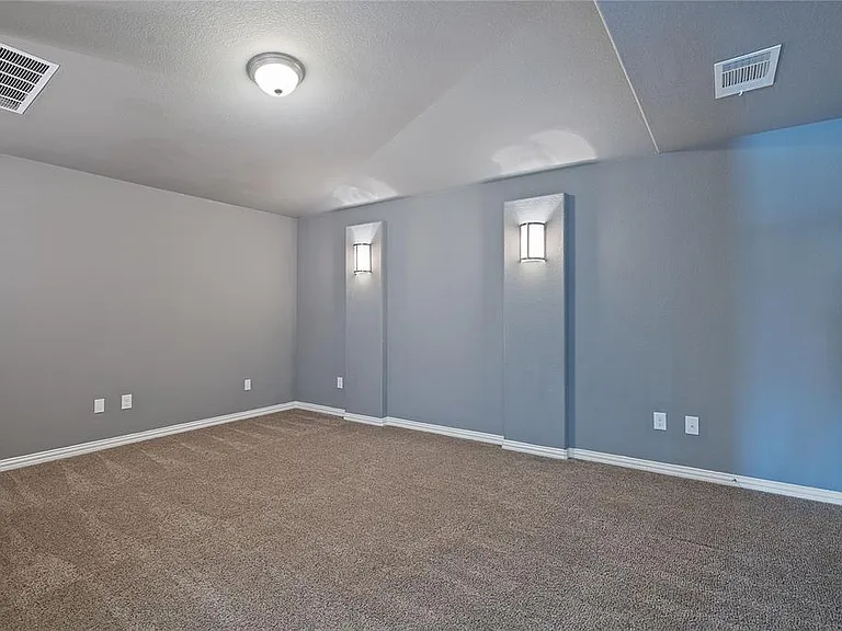 2905 Consuelo Way — Photo 24