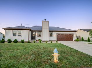 3361 Spring Valley Dr, Columbus, IN 47203