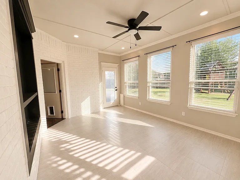 804 Brian Ct — Photo 21
