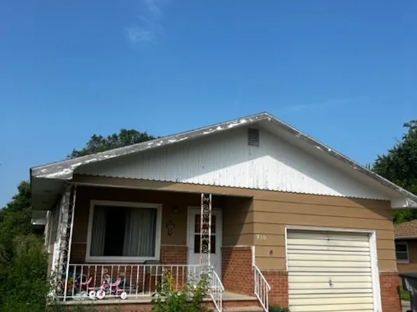 310 Labarre St, Gibbon, NE 68840