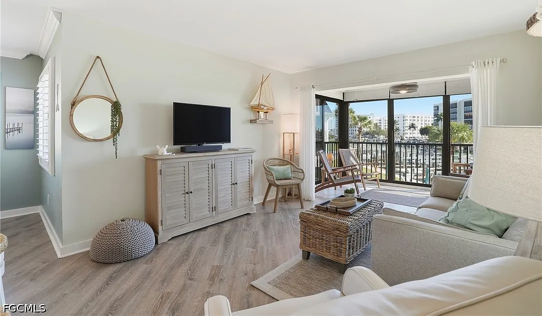 1 bed, 2.0 bath, 825 sqft, $4,250 — Photo 3