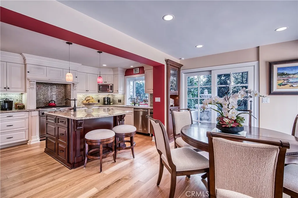 3 bed, 2.5 bath, 1737 sqft, $6,800 — Photo 3